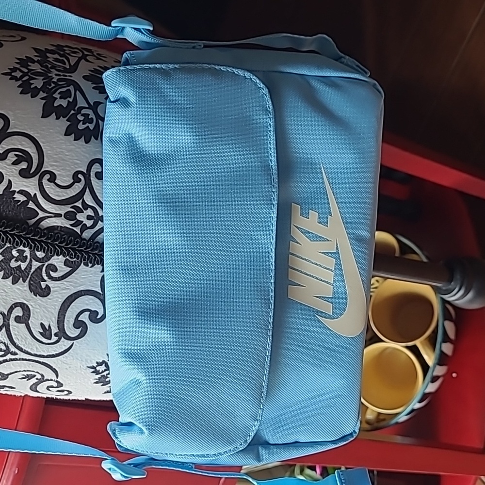 Nike Futura Crossbody Bag - Picture 5 of 14